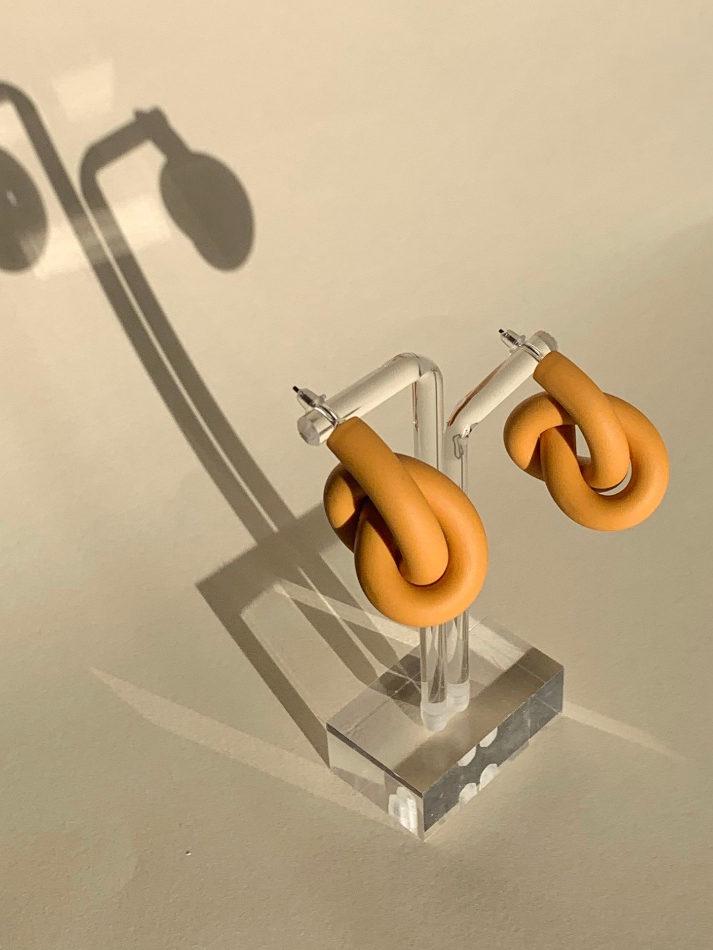 KNOT HOOPS