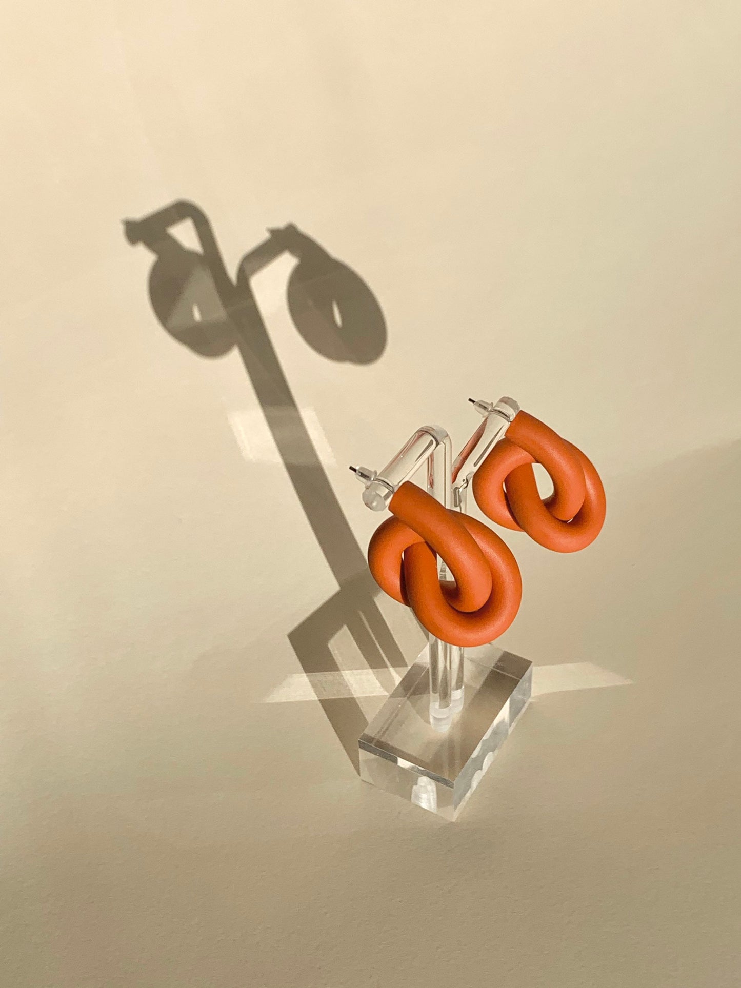 KNOT HOOPS