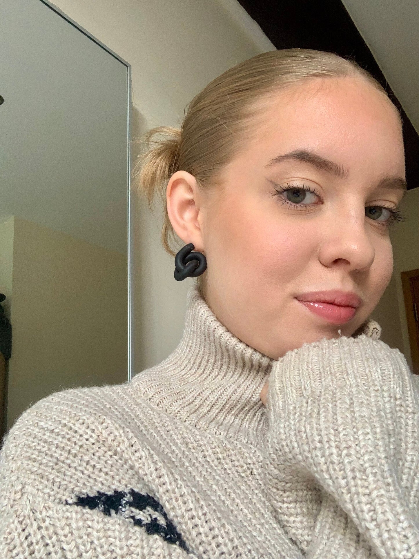 KNOT HOOPS