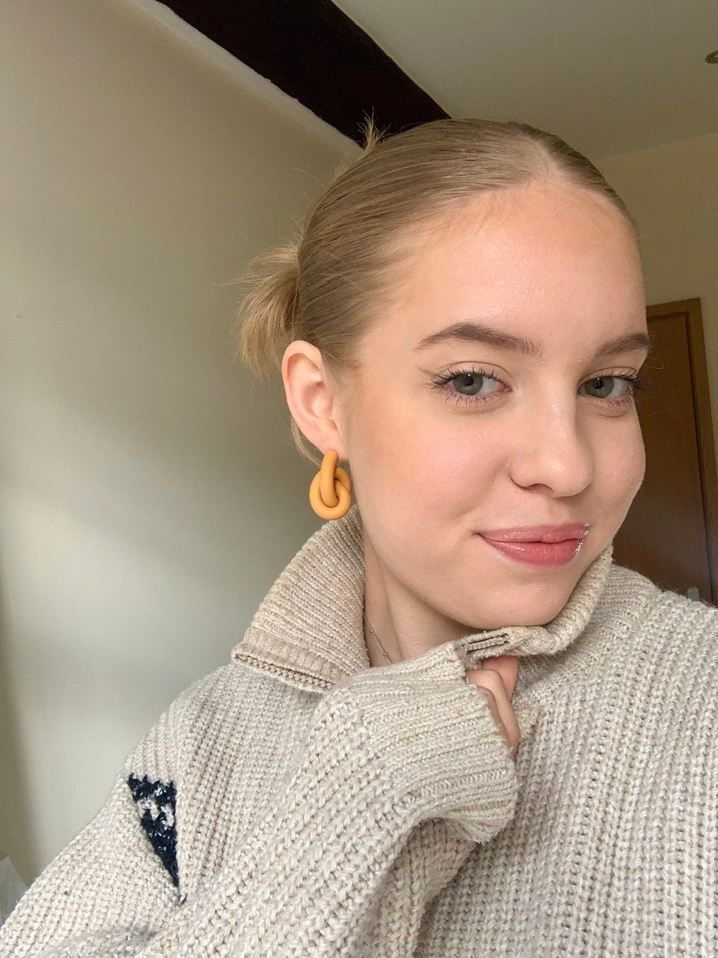 KNOT HOOPS